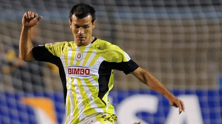 Jared Borgetti (TOP) of Mexico's Chivas