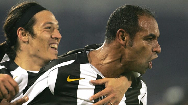 Juventus Turin's De Rosa Emerson (R) is