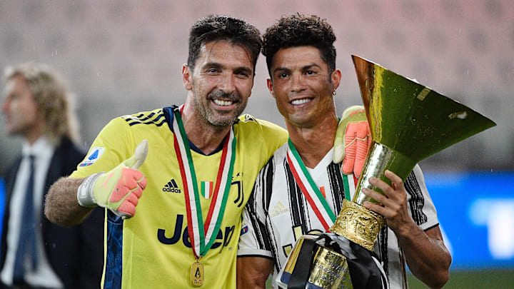 Buffon saiu em defesa de Cristiano Ronaldo Buffon saiu em defesa de Cristiano Ronaldo