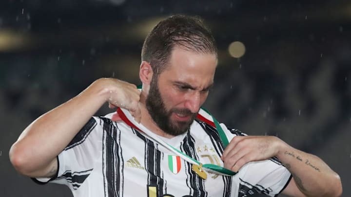 Juventus intentará rescindir el contrato de Higuain.