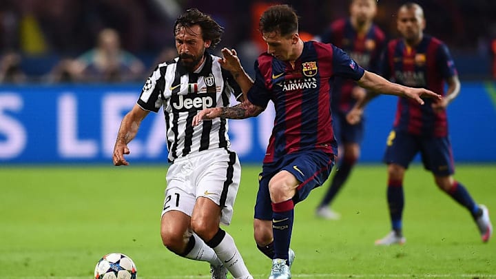 Kein leichter Gegenspieler: Pirlo (l.) im Duell mit Lionel Messi (r.)