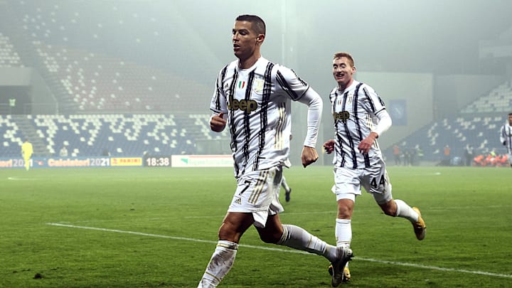 Cristiano Ronaldo est le troisième sportif le mieux payé en 2020. Cristiano Ronaldo est le troisième sportif le mieux payé en 2020.