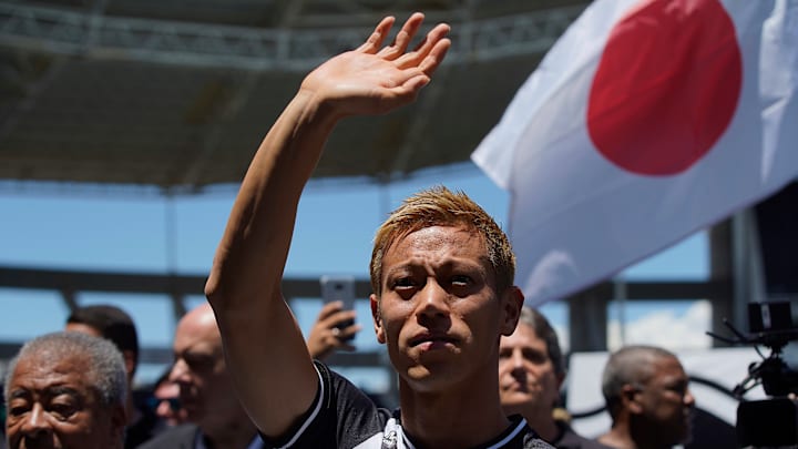 Honda desembarca no Azerbaijão e vai atuar com ex-Flamengo; veja Honda desembarca no Azerbaijão e vai atuar com ex-Flamengo; veja
