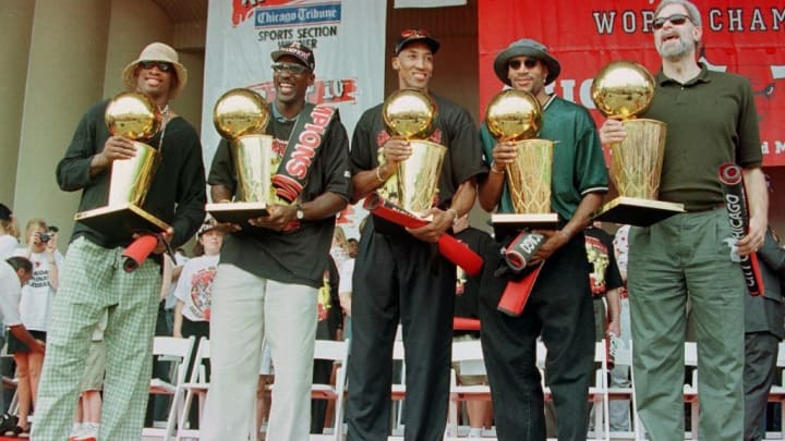 La nómina de los Bulls campeones en 1998 se desmanteló casi por completo para la siguiente temporada