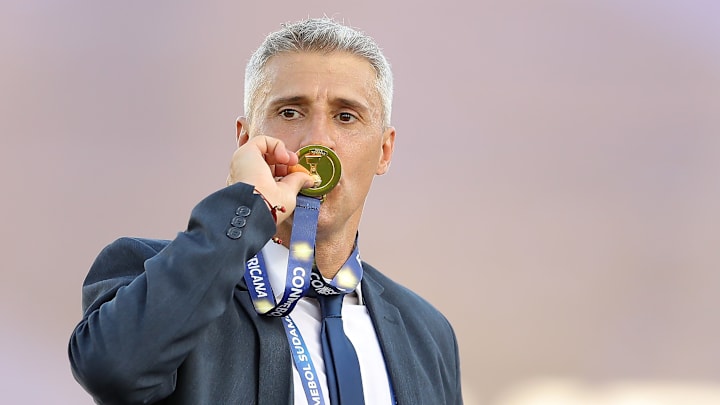 Hernán Crespo responde al interés de la directiva de Chivas por tenerlo como DT