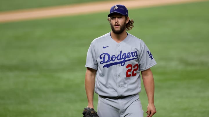 Clayton Kershaw fue castigado por los Bravos en el cuarto juego