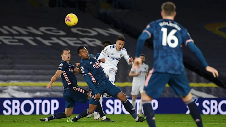 Arsenal e Leeds United estão no meio da tabela da Premier League.