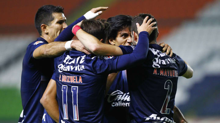 Jugadores de las Chivas del Guadalajara celebran un gol. Jugadores de las Chivas del Guadalajara celebran un gol.