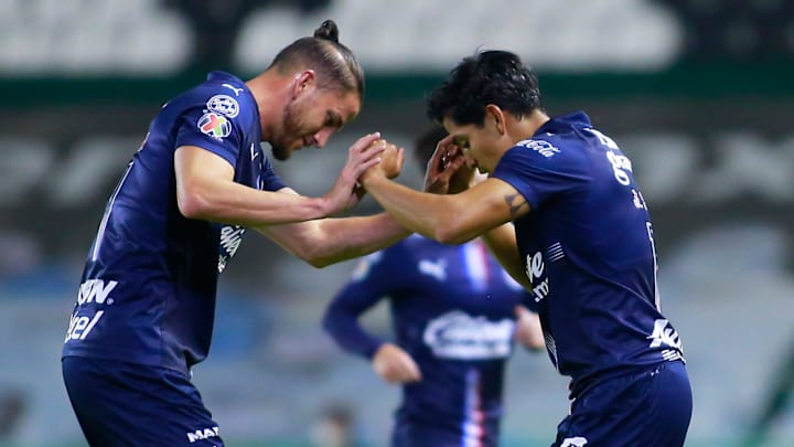 Hiram Mier y Jesús Sánchez celebran el primer gol del Rebaño. Hiram Mier y Jesús Sánchez celebran el primer gol del Rebaño.