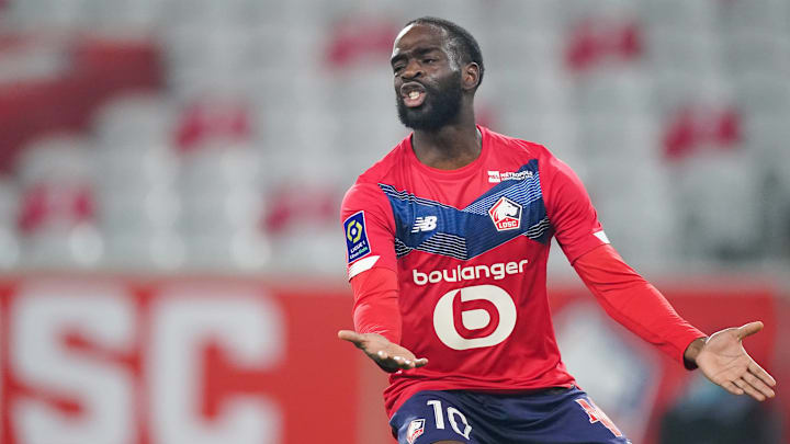 Jonathan Ikoné face à Angers avec le LOSC. Jonathan Ikoné face à Angers avec le LOSC.