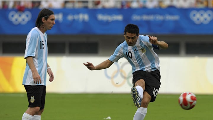 Lionel Messi (L) of Argentina watches hi