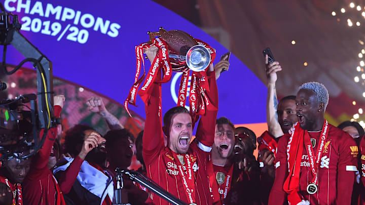 Jordan Henderson (tengah) / Liverpool