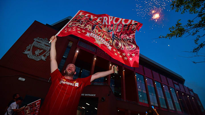 Liverpool Fans Outside Anfield As Title Rivals Manchester City Play Chelsea Liverpool Fans Outside Anfield As Title Rivals Manchester City Play Chelsea