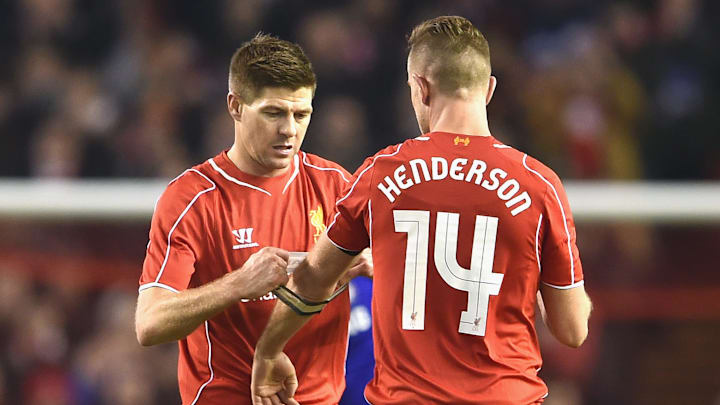Jordan Henderson dedikasikan trofi Liga Inggris Liverpool untuk Steven Gerrard Jordan Henderson dedikasikan trofi Liga Inggris Liverpool untuk Steven Gerrard