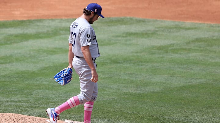 Trevor Bauer mostró su frustración por el mal momento de Dodgers