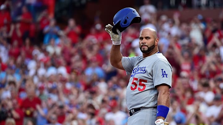 Albert Pujols fue ovacionado por el público de San Luis durante varios minutos antes de consumir su primer turno al bate