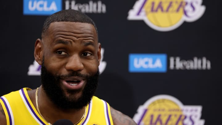 LeBron James atendió a la prensa este martes