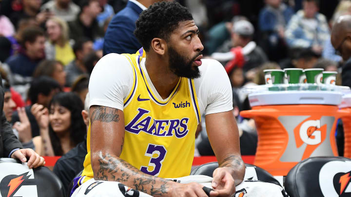 Anthony Davis seguirá fuera de acción por tres semanas más