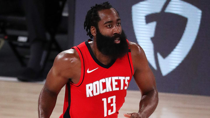 Harden ha presionado un posible cambio, pero por ahora continuará en los Houston Rockets