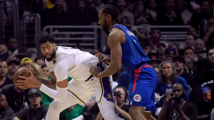 Anthony Davis brilló ante los Clippers este domingo