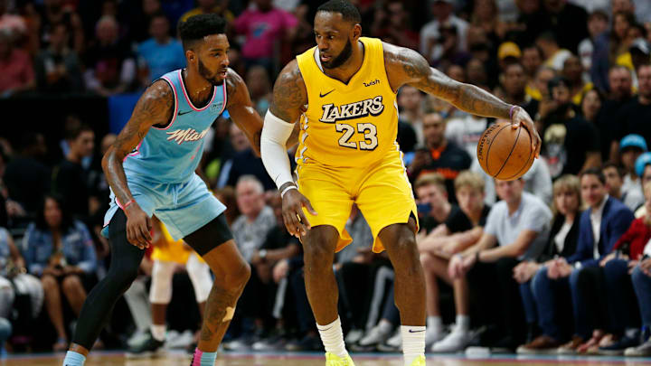 LeBron tuvo una difícil primera mitad, pero fue fundamental en el resto del juego para la victoria