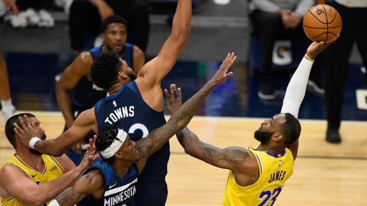 Lakers y Timberwolves chocan en el cierre de la jornada de martes en la NBA