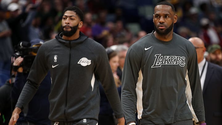 LeBron James y Anthony Davis en el calentamiento ante New Orleans Pelicans