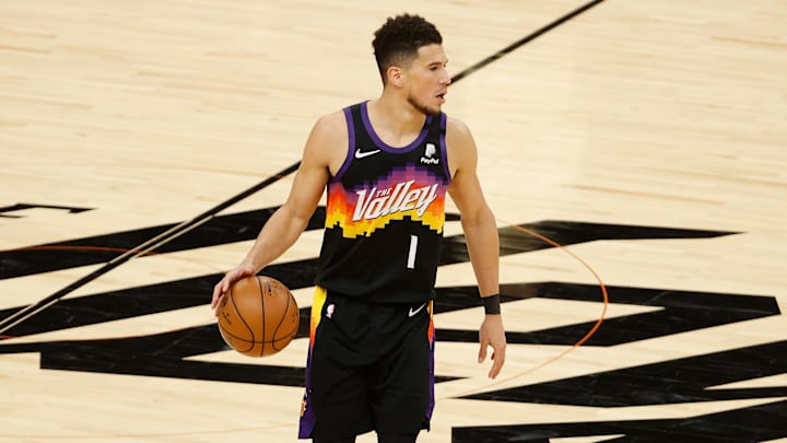 Los Angeles Lakers aún insisten en suspensión sobre Devin Booker