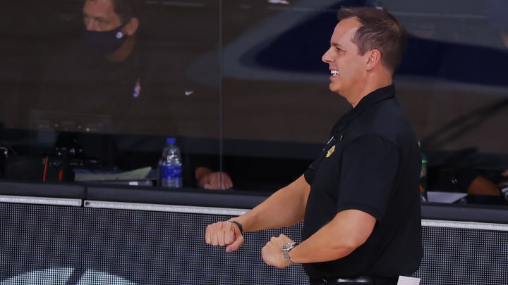 El entrenador Frank Vogel ha manifestado que los Lakers necesitan ayuda en el tiro exterior