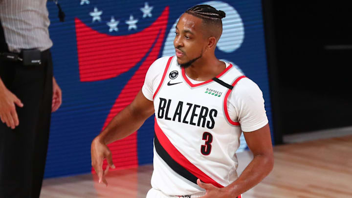 C.J. McCollum jugó los pasados playoffs con una fractura en la espalda