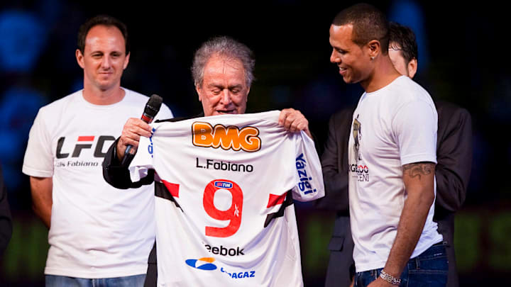 Luiz Fabiano Presentation in Sao Paulo Luiz Fabiano Presentation in Sao Paulo