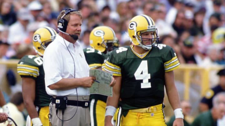 Mike Holmgren with Brett Favre on the Packers sideline
