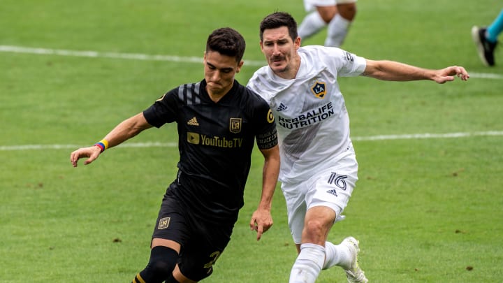 Atuesta (e) defende o Los Angeles FC, dos Estados Unidos Atuesta (e) defende o Los Angeles FC, dos Estados Unidos