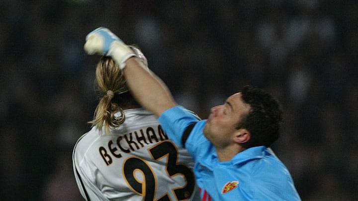Madrid's David Beckham (L) vies with Zar