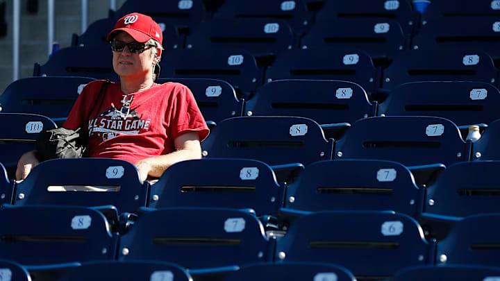 La industria del béisbol ha hecho intentos por atraer más público joven pero ha fallado hasta ahora