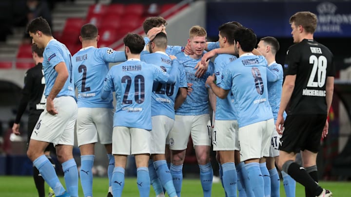I giocatori del Manchester City festeggiano il gol di De Bruyne I giocatori del Manchester City festeggiano il gol di De Bruyne