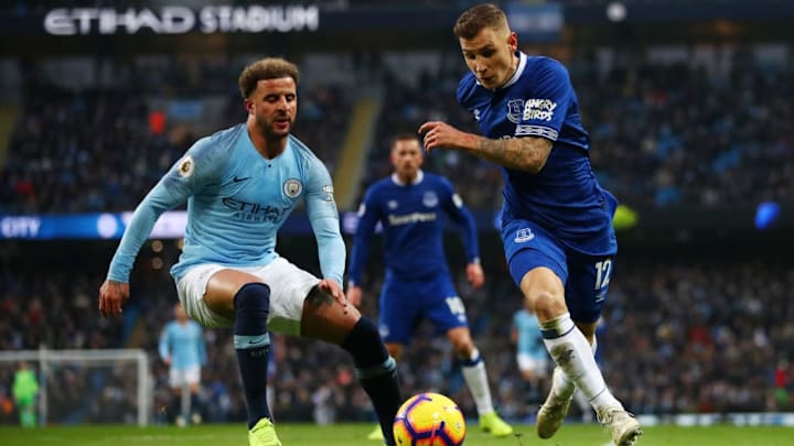 Lucas Digne au duel avec Kyle Walker 