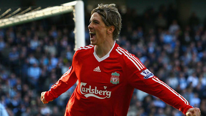 Torres celebra uno de sus goles ante Manchester City en 2008
