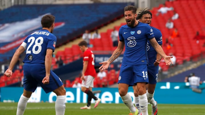 Giroud celebrando un gol contra el United