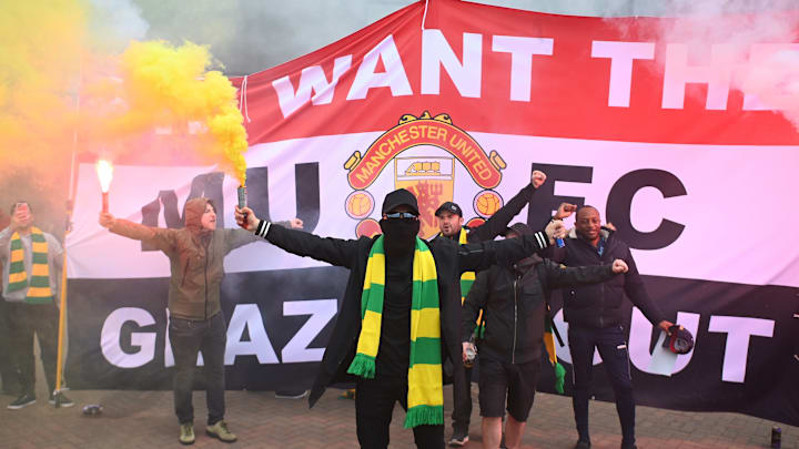 I tifosi dello United chiedono l'addio della famiglia Glazer I tifosi dello United chiedono l'addio della famiglia Glazer