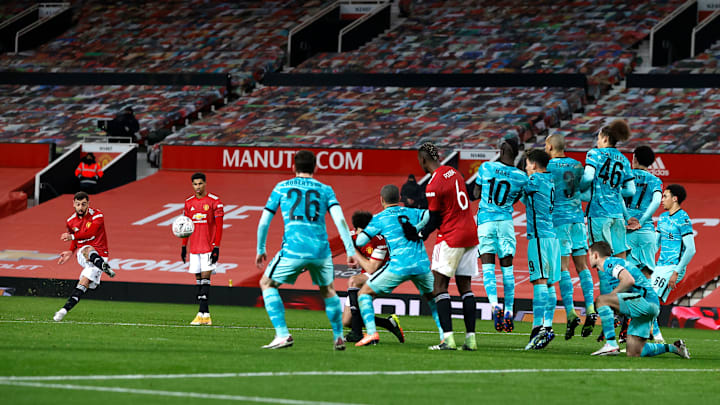 Fans Accuse Thiago Alcantara of Ducking Out of the Way for Bruno Fernandes' Winner as Man United ...