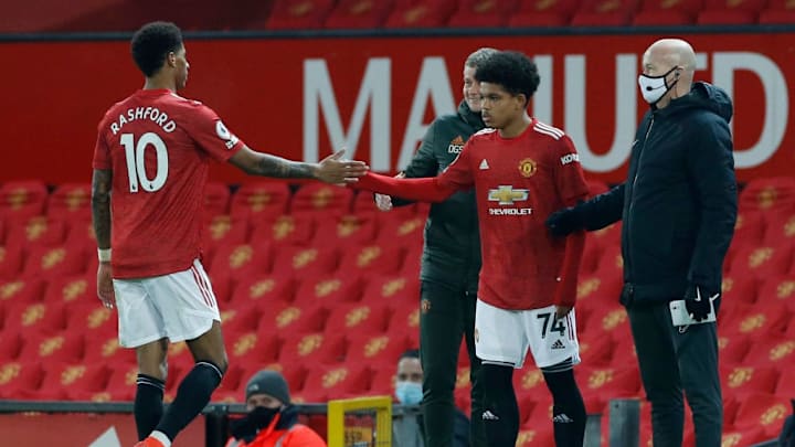 Shola Shoretire masuk menggantikan Marcus Rashford
