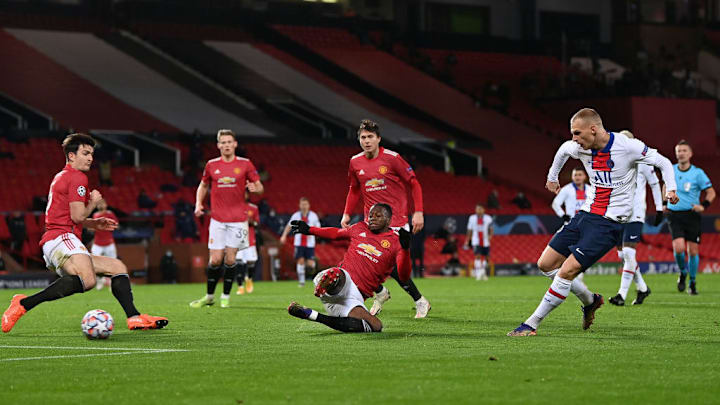 Manchester United v Paris Saint-Germain