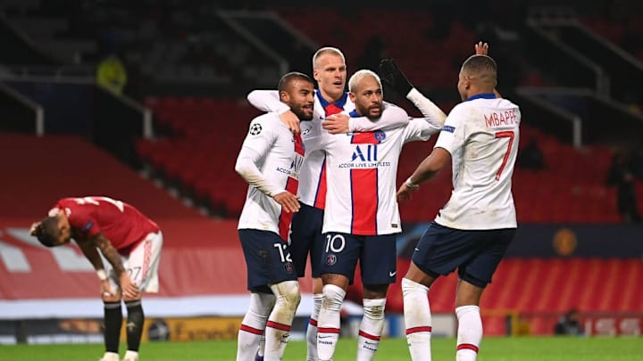 Neymar celebra un gol contra el Manchester United