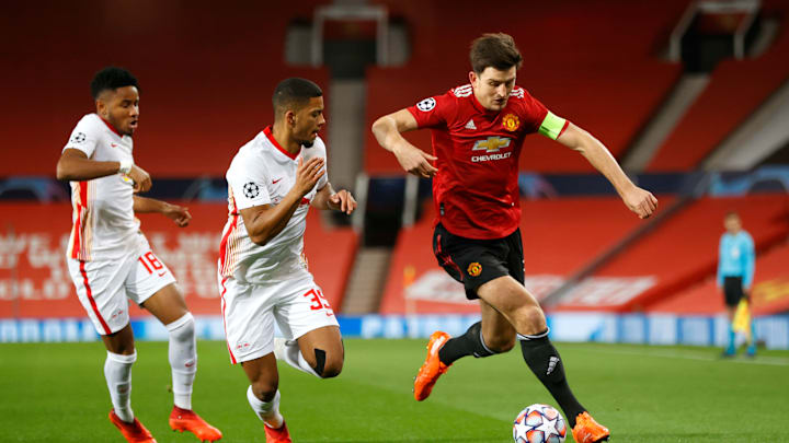 Harry Maguire (kanan) / Manchester United