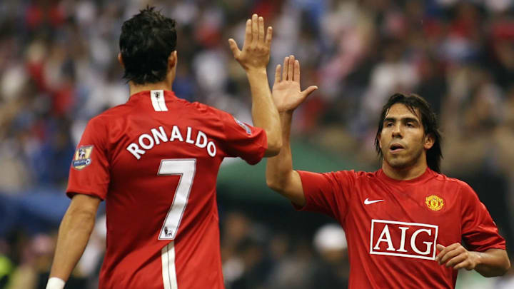 Manchester United's Cristiano Ronaldo (L