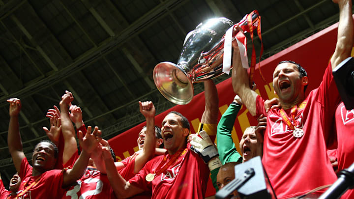 Manchester United's Rio Ferdinand (C) an