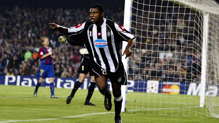 Marcelo Zalayeta of Juventus celebrates scoring the winning goal