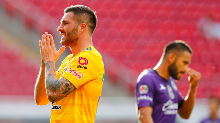 André Pierre Gignac se lamenta una falla en un partido ante Mazatlán.