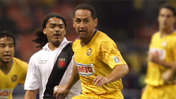 Mexican team America's German Villa (R)